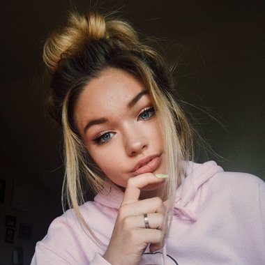 AmeliaART - Freelance Logo Designer