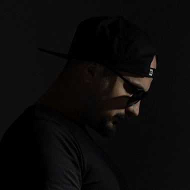 ZAHA87 - Freelance Graphic Designer