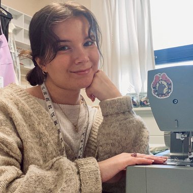 Isabella D. - Freelance Wardrobe