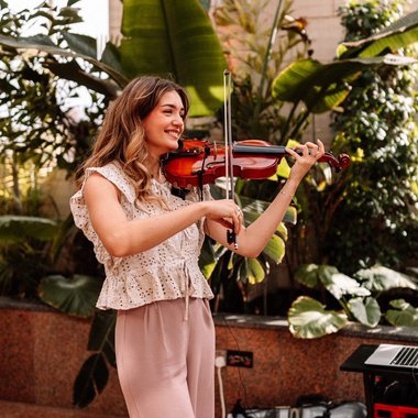 Scarlett T. - Freelance Singer
