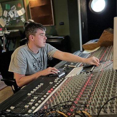 DannyBlackburn - Freelance Session Artist