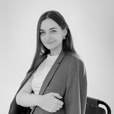 Olha B. - Freelance Graphic Designer