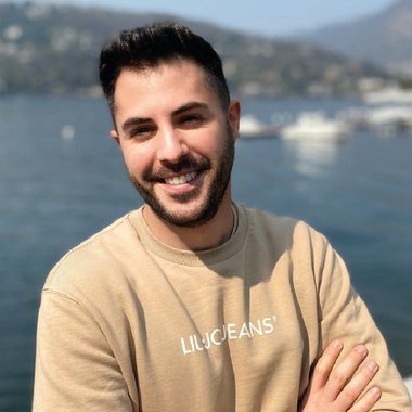 Amador D. - Freelance Graphic Designer