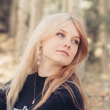 Nia H. - Freelance Artist