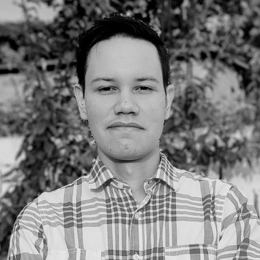 Ali C. - Freelance Graphic Designer