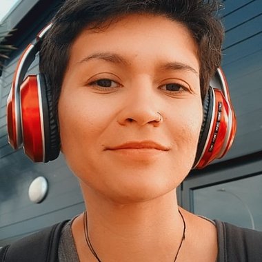 Aline C. - Freelance Podcast Editor