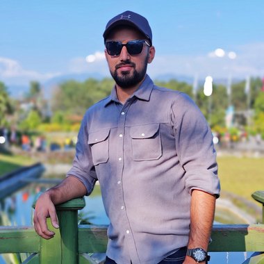 Aashish B. - Freelance Graphic Designer