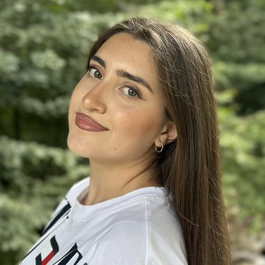 Arina H. - Freelance Voiceover Artist