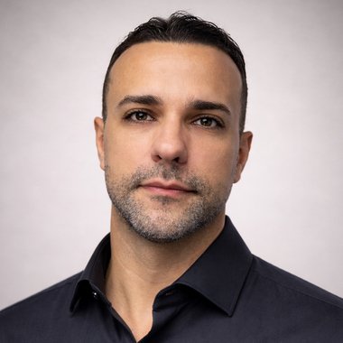 Daniel F. - Freelance Brand Designer