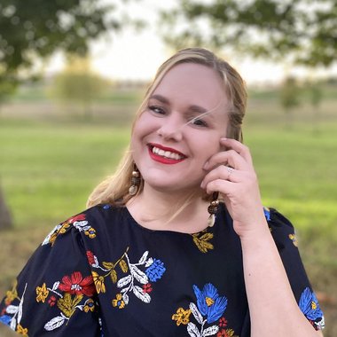 Alexandra Z. - Freelance Graphic Designer