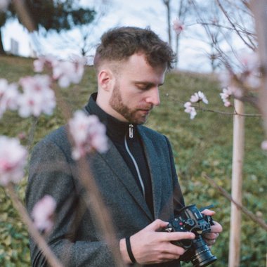 Tony (. - Freelance Film Director