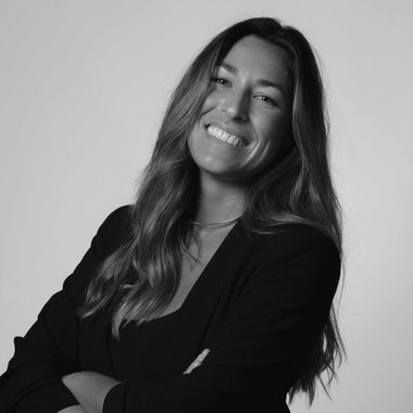 Anna V. - Freelance Graphic Designer