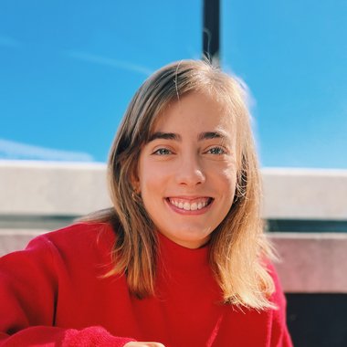 Carolina N. - Freelance Graphic Designer