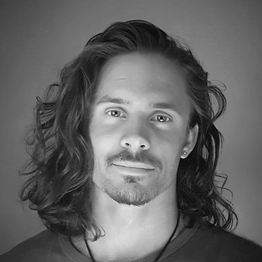Alexander W. - Freelance Graphic Designer
