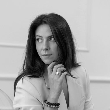 Katarzyna R. - Freelance Logo Designer