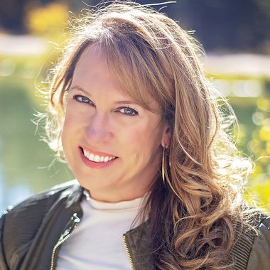 Jinger G. - Freelance Designer