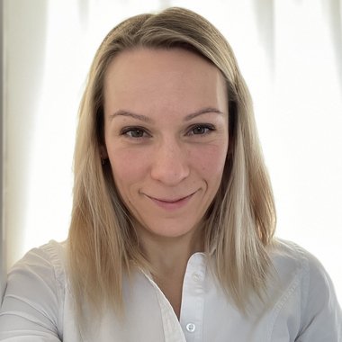 Anna V. - Freelance Data Analyst