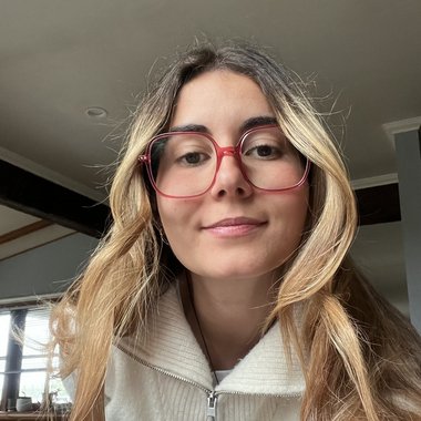 Sara A. - Freelance Stylist