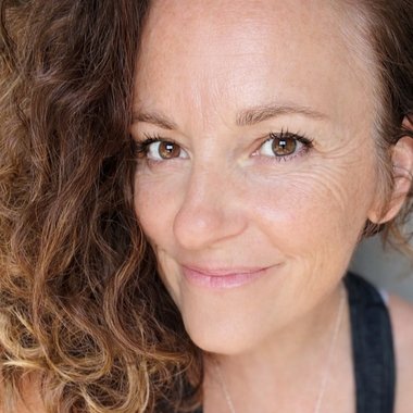 CHRISTINE B. - Freelance Community Manager
