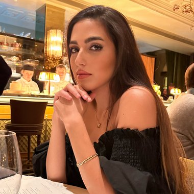 Sarvin C. - Freelance Brand Designer