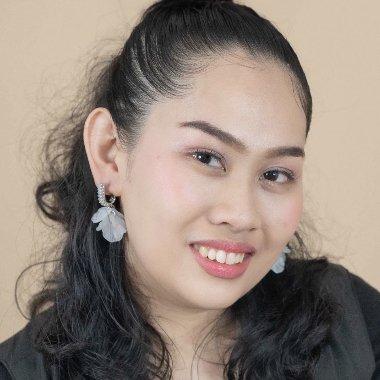 Marie M. - Freelance Graphic Designer