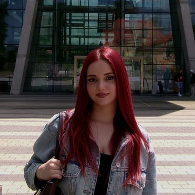 Simona S. - Freelance Social Media Freelancer