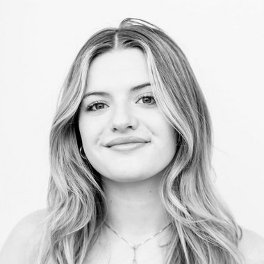 Annabelle C. - Freelance Graphic Designer