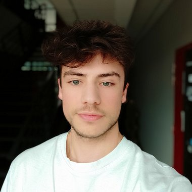 Quentin S. - Freelance Graphic Designer