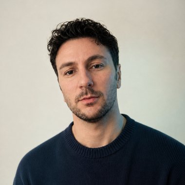 Leandro V. - Freelance Presentation Designer