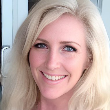 Julie F. - Freelance Creative Director