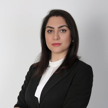 MARY D. - Freelance Graphic Designer