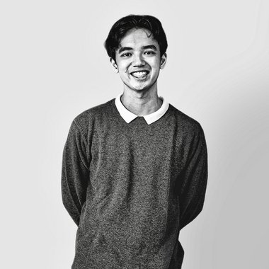 Carlos R. - Freelance Graphic Designer