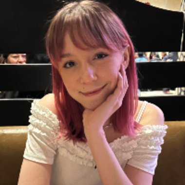 Sophie J. - Freelance Brand Designer