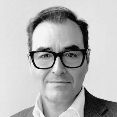 Roberto C. - Freelance Marketing Strategist