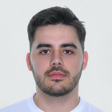 Andrés G. - Freelance Graphic Designer