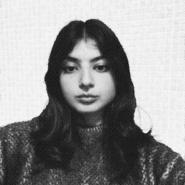 Beatriz J. - Freelance Graphic Designer