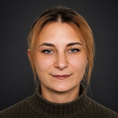 Lorena Š. - Freelance Brand Designer