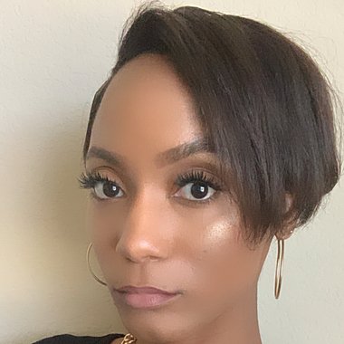 Krystle D. - Freelance Social Media Manager