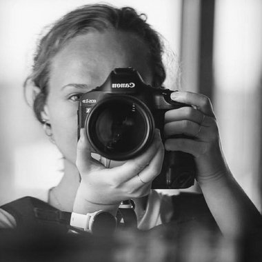Lizzy B. - Freelance Camera Operator