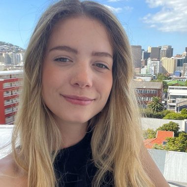 Jade M. - Freelance Ui Designer