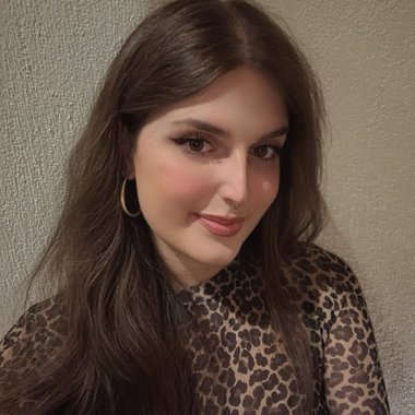 Marina Z. - Freelance Co Writer