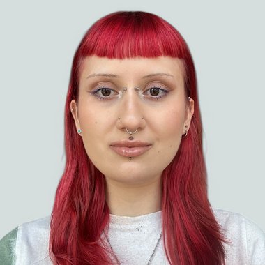 Julia - Freelance Designer