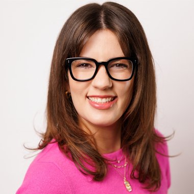 Carolyn C. - Freelance Social Media Manager