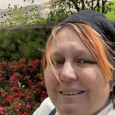 Anna R. - Freelance Graphic Designer