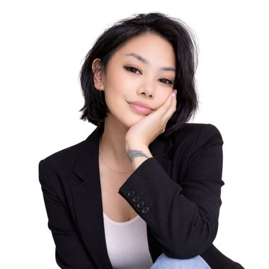 Maria M. - Freelance Graphic Designer