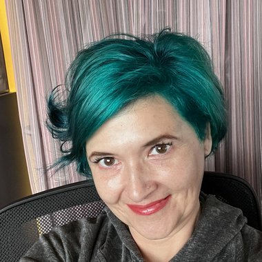 Amber M. - Freelance Presentation Designer