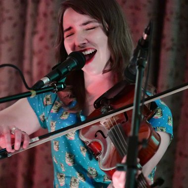 Adele W. - Freelance Singer