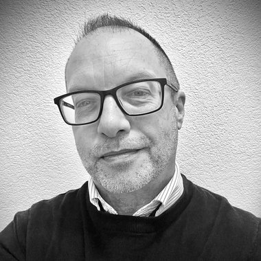 Mark R. - Freelance Graphic Designer