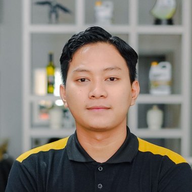 Adinda M. - Freelance Web Developer