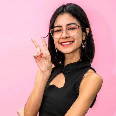 Mónica C. - Freelance Graphic Designer